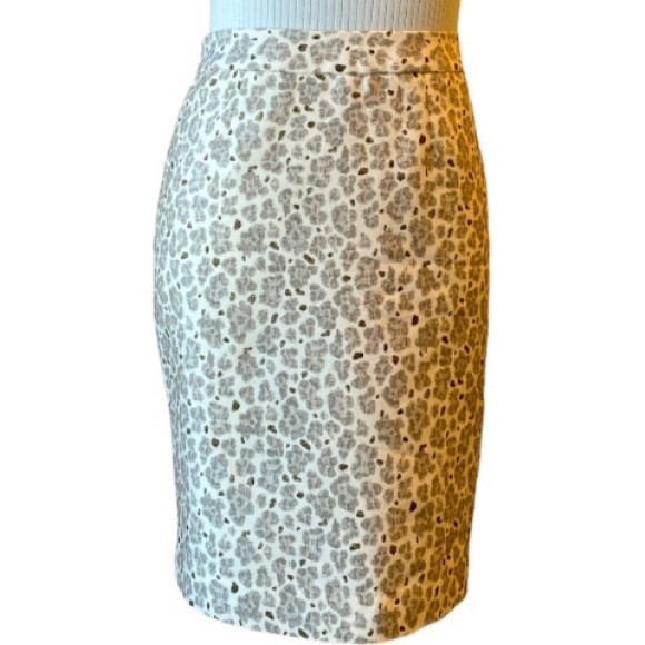 LOFT Dresses & Skirts - NWOT SZ 0 Loft pencil skirt